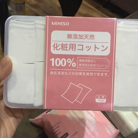 Bông tẩy trang 100% cotton siêu mỏng Miniso Kết hợp với toner dưỡng ẩm làm sạch và cân bằng pH da Có thể lau sạch sơn móng khi dùng dung dịch tẩy móng. Kết hợp xịt khoáng dưỡng ẩm cho da.