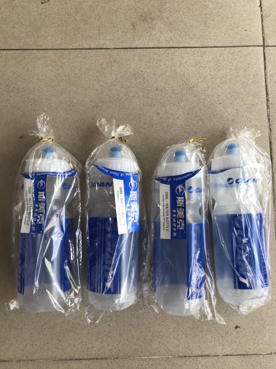 Bình Nước Xe Đạp Thể Thao GIANT Dung Tích 550ml, Bình Nước Trong Suốt Nhựa Cao Cấp