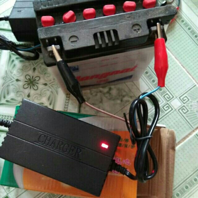 Sạc bình ắc quy 12V/2A cho ô tô , xe máy