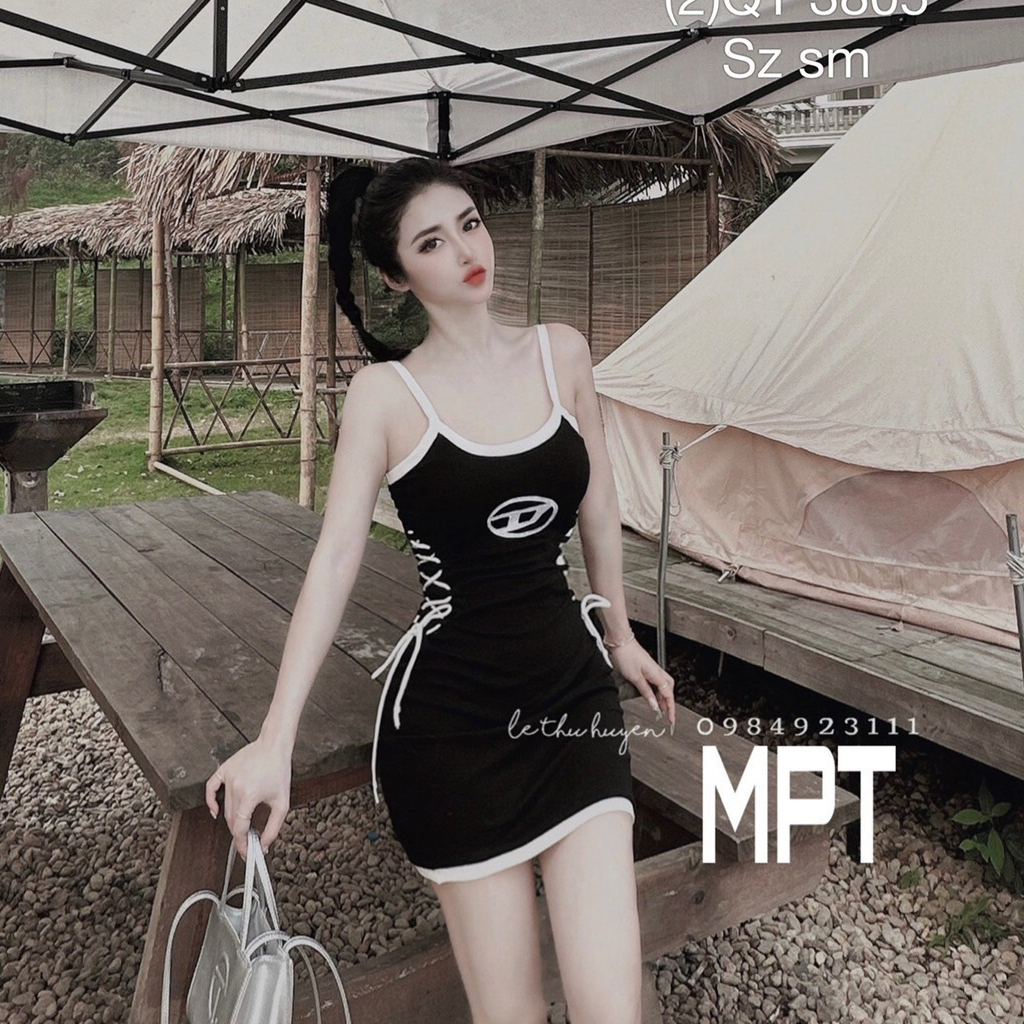 Đầm 2 dây viền màu in chữ D trước đan dây 2 bên hông ôm body dáng ngắn cực xinh , chất thun gân dày dặn