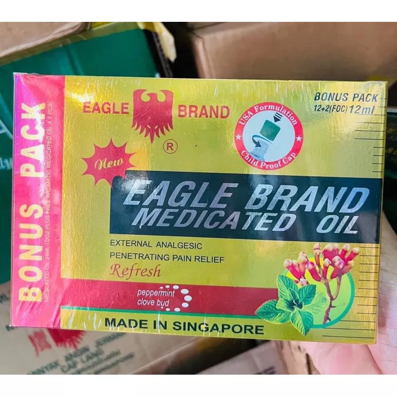 Dầu gió con ó Eagle Brand dạng lăn 12 ml của Mỹ.