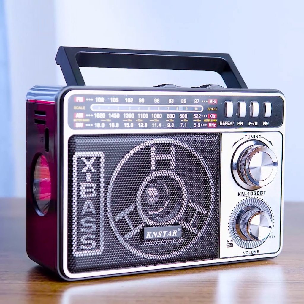 Máy nghe nhạc kiêm đài Radio FM KN-1030BT - Đài FM KN-1030BT có hỗ trợ thẻ nhớ TF và USB có đèn pin