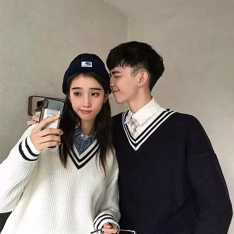 Áo Sweater Dáng Rộng Cổ Chữ V Thời Trang Hàn Quốc Đơn Giản Dễ Phối Đồ Cho Nam