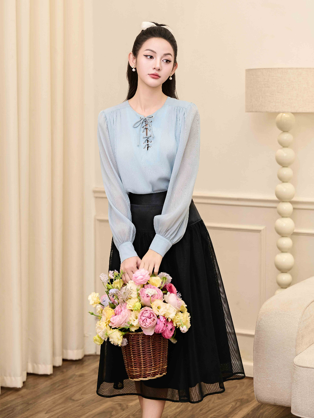 Áo sơ mi dài tay chất tơ ánh cách điệu phần cổ YOONA - EH4S017